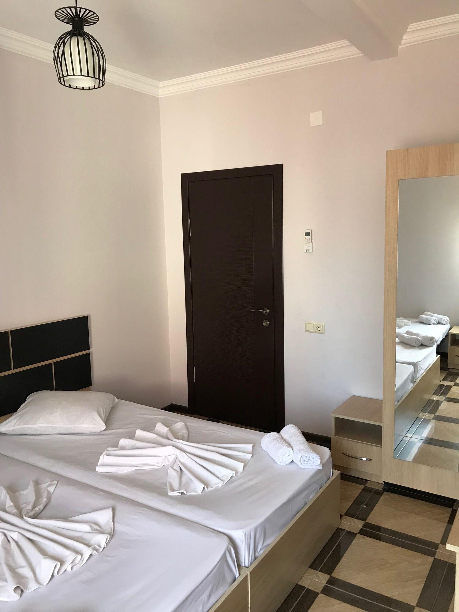 Holiday House Батумі Екстер'єр фото