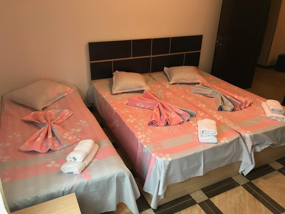 Holiday House Батумі Екстер'єр фото